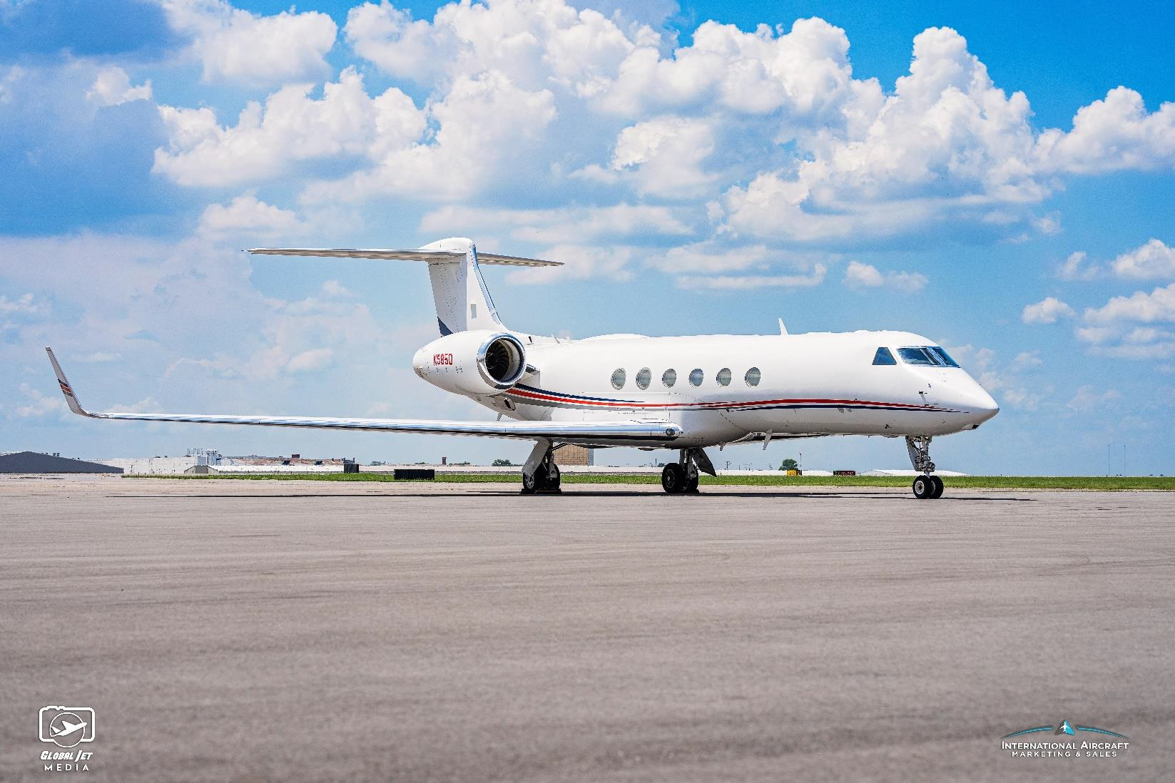 GULFSTREAM G-V photo 2
