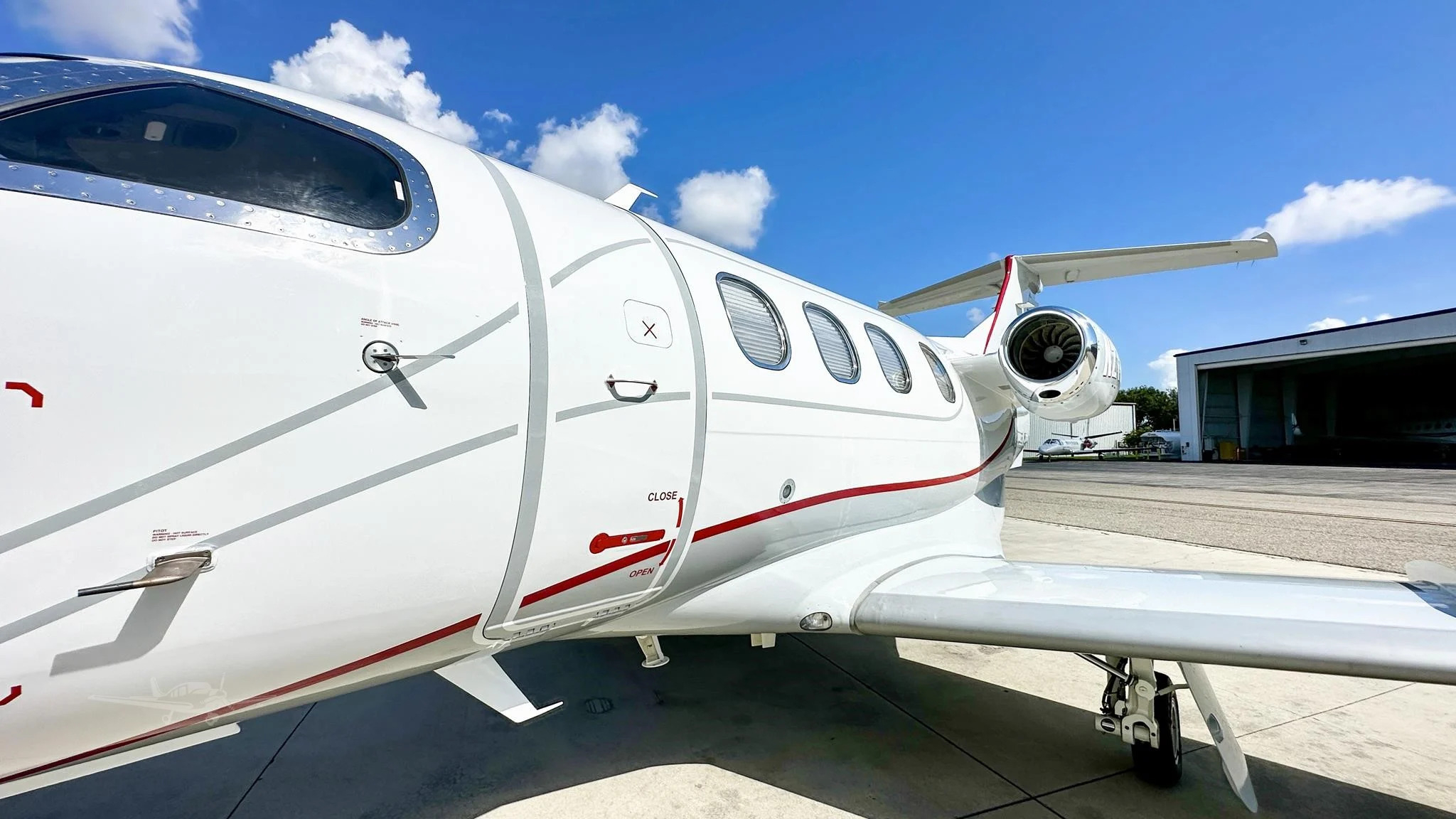 EMBRAER PHENOM 100 photo 2