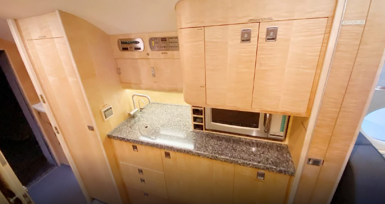 GULFSTREAM G550 photo 3