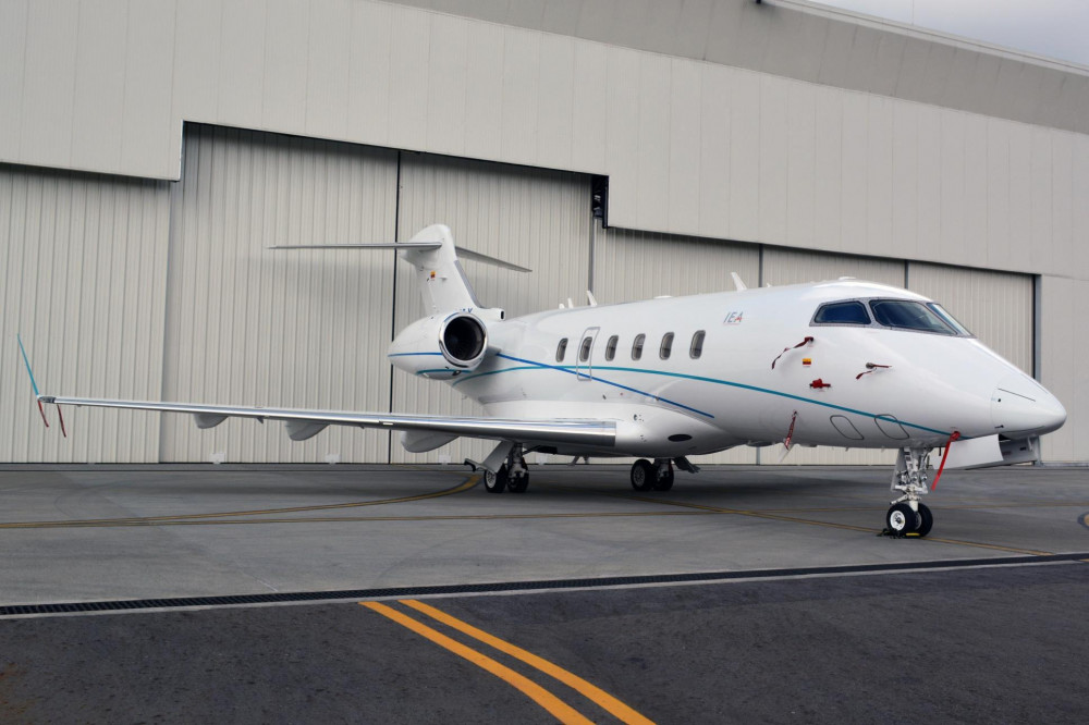 BOMBARDIER CHALLENGER 300 photo 2