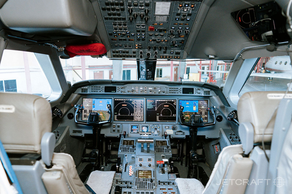 GULFSTREAM G550 photo 2
