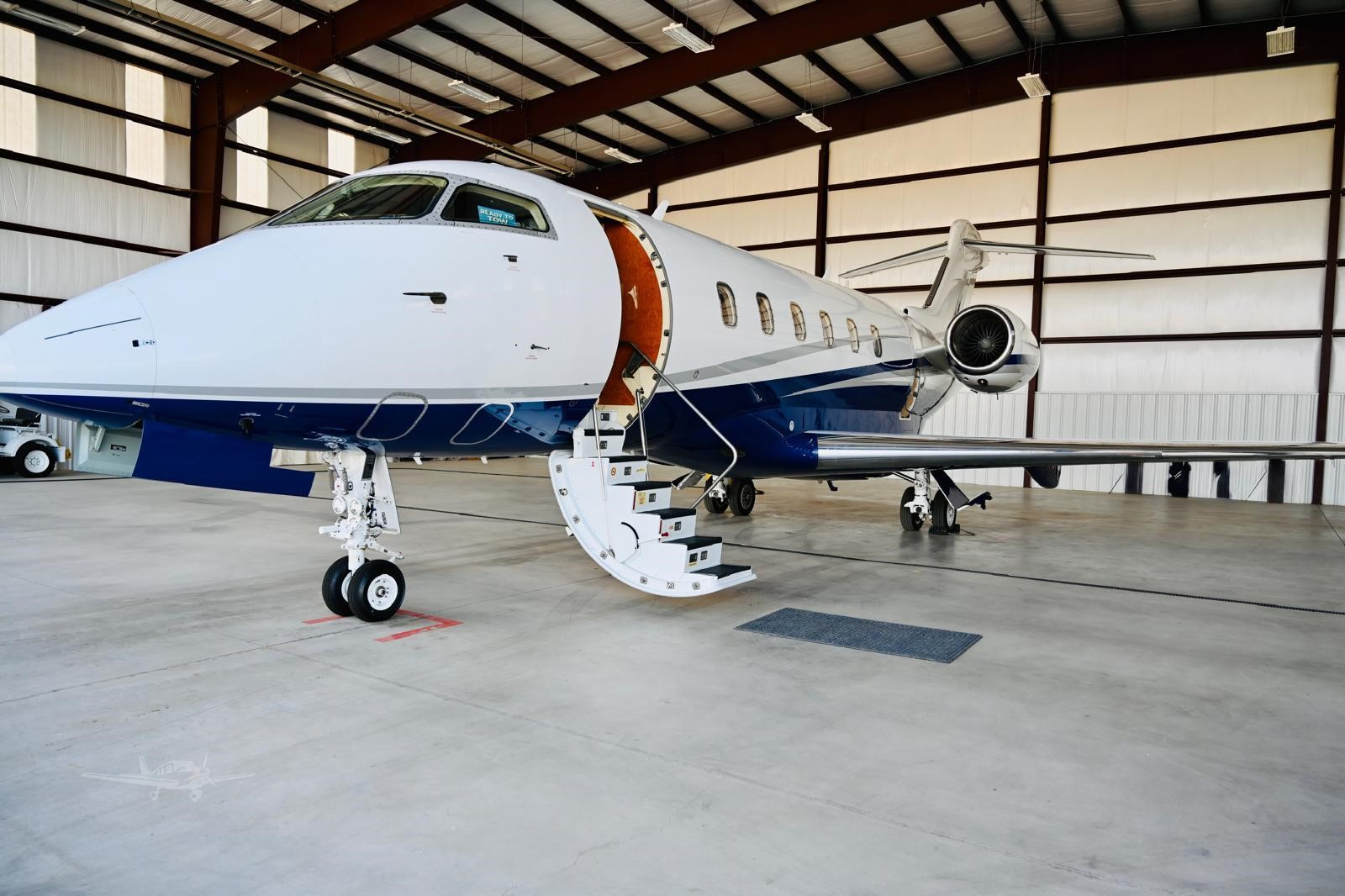 BOMBARDIER CHALLENGER 300 photo 2