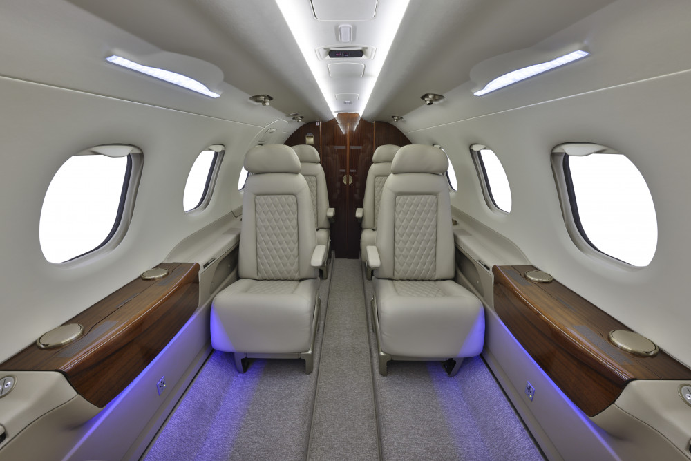 EMBRAER PHENOM 300 photo 3