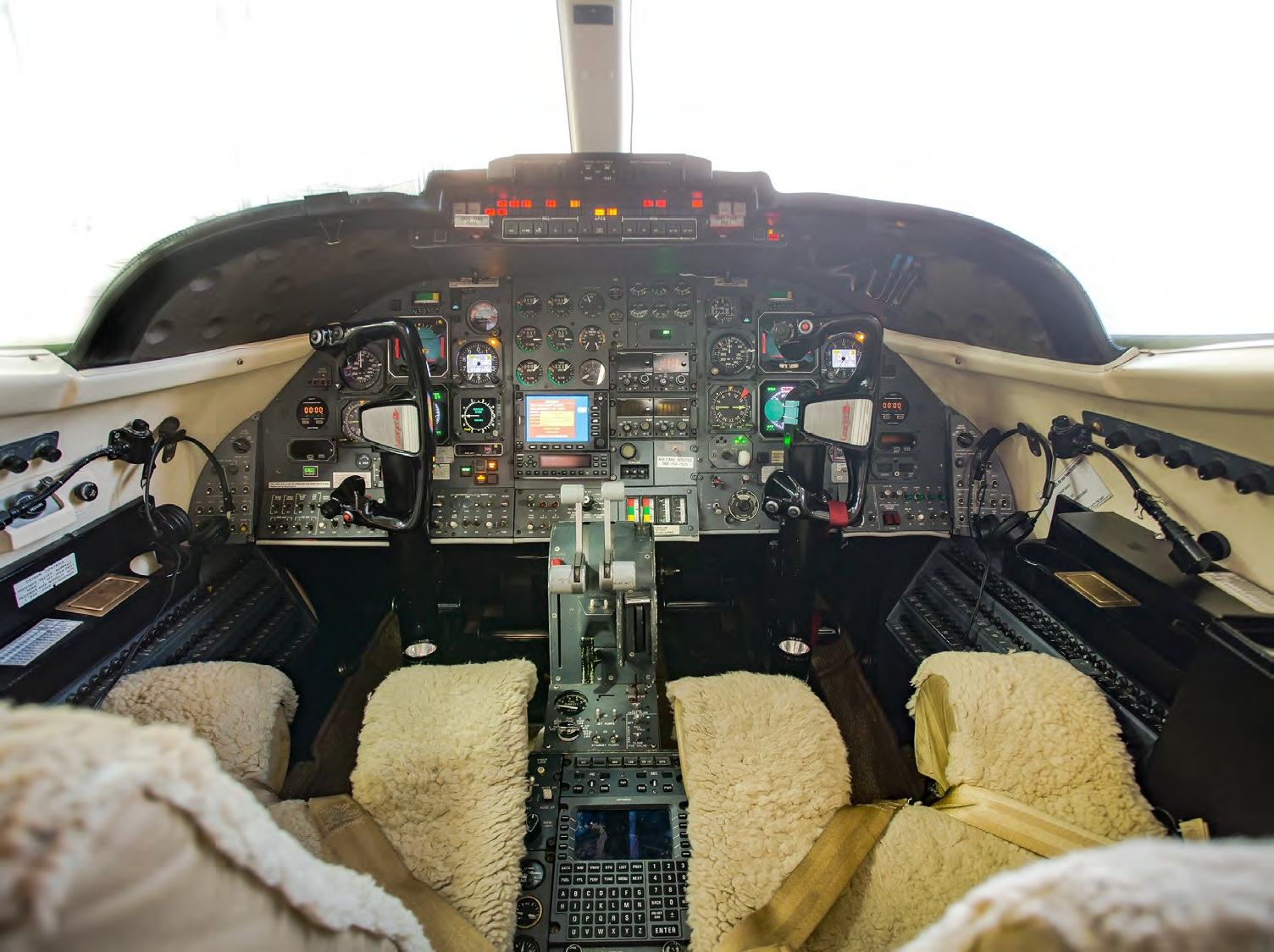 BOMBARDIER LEARJET 35A photo 3