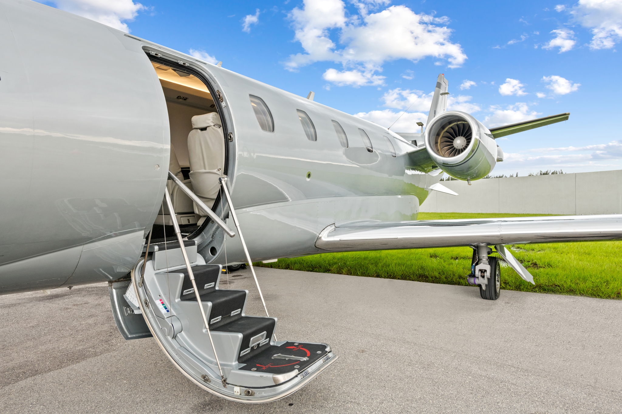 CESSNA CITATION EXCEL photo 2