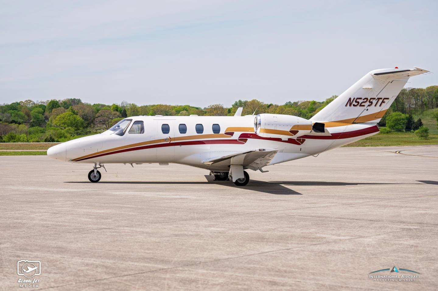 CESSNA CITATION 525 photo 2