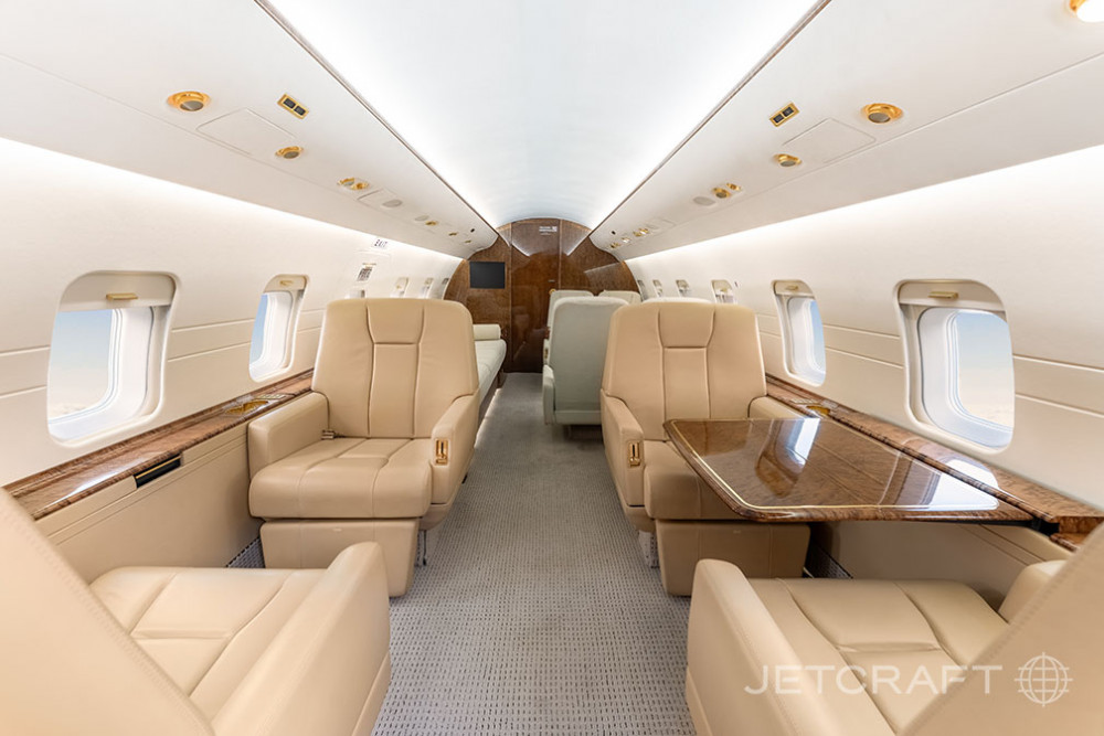 BOMBARDIER CHALLENGER 604 photo 2