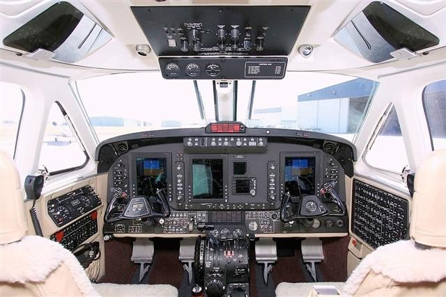 BEECHCRAFT KING AIR B200 photo 2