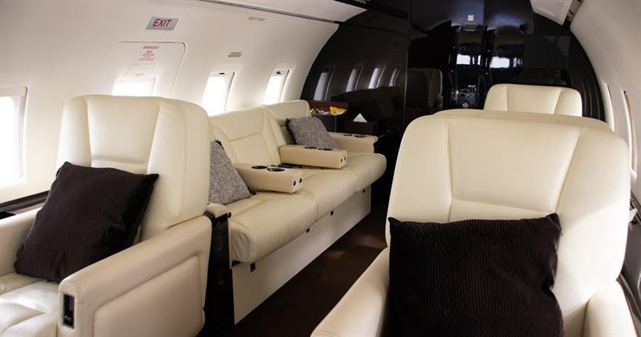 BOMBARDIER CHALLENGER 604 photo 3