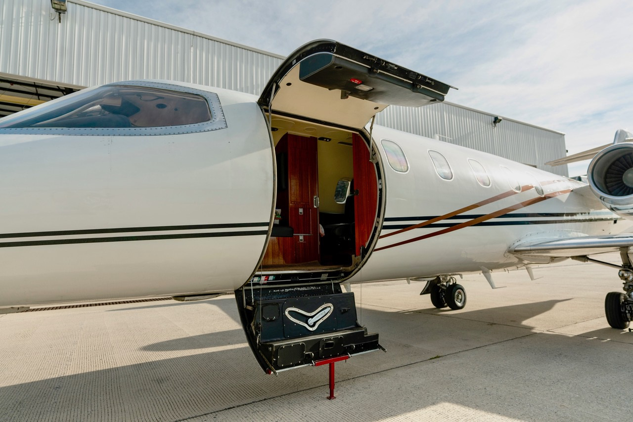BOMBARDIER LEARJET 35A photo 2