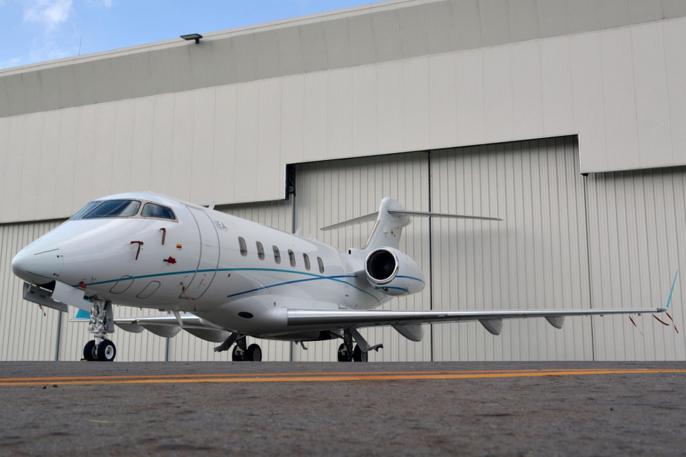 BOMBARDIER CHALLENGER 300 photo 3