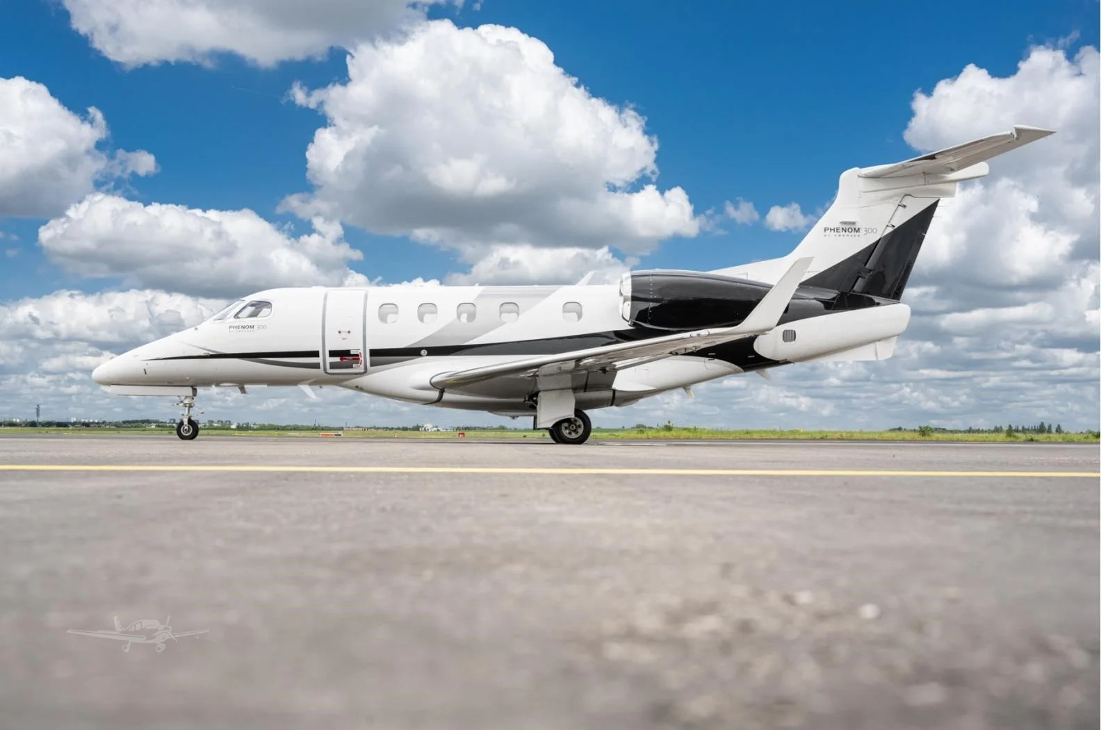 EMBRAER PHENOM 300