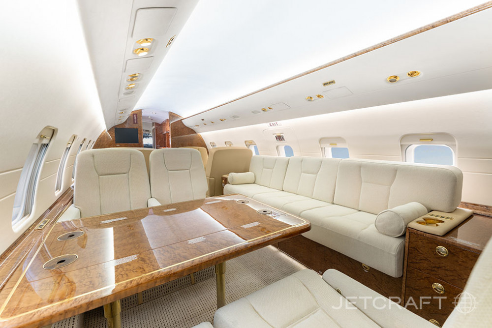 BOMBARDIER CHALLENGER 604 photo 3