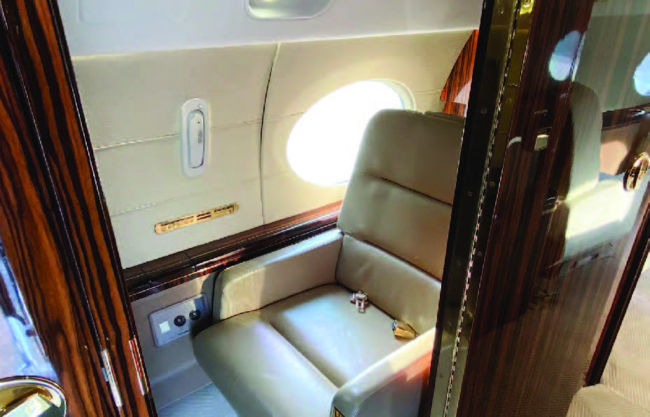 GULFSTREAM G550 photo 3