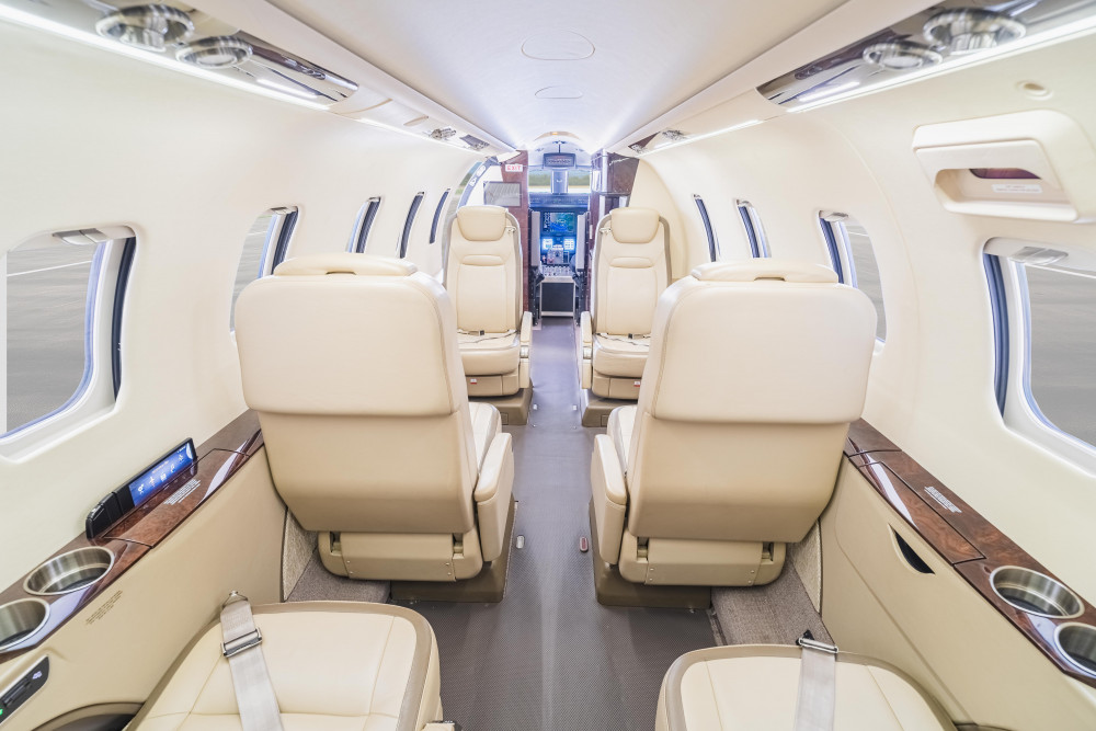 BOMBARDIER LEARJET 70 photo 3
