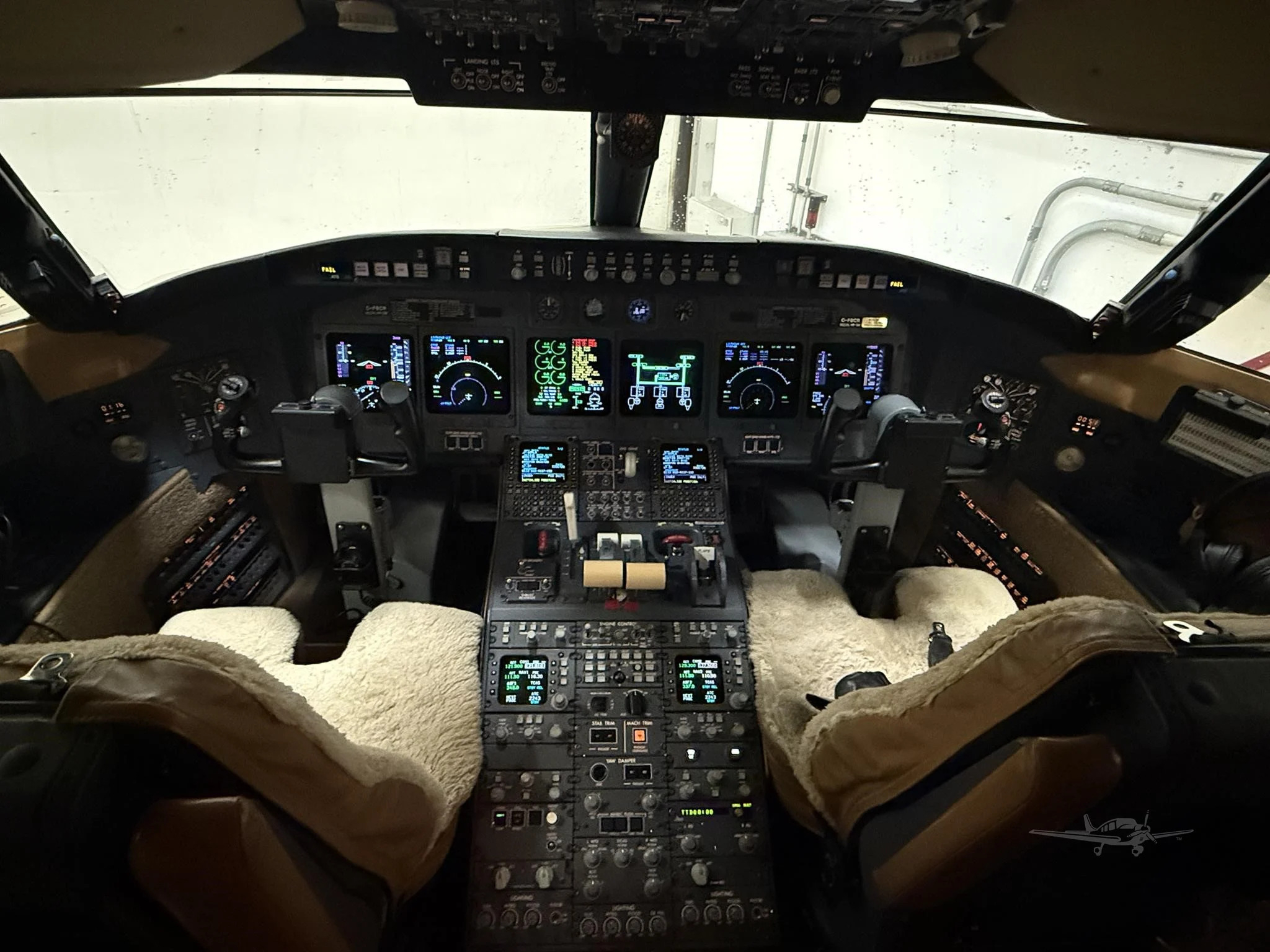 BOMBARDIER CHALLENGER 604 photo 3