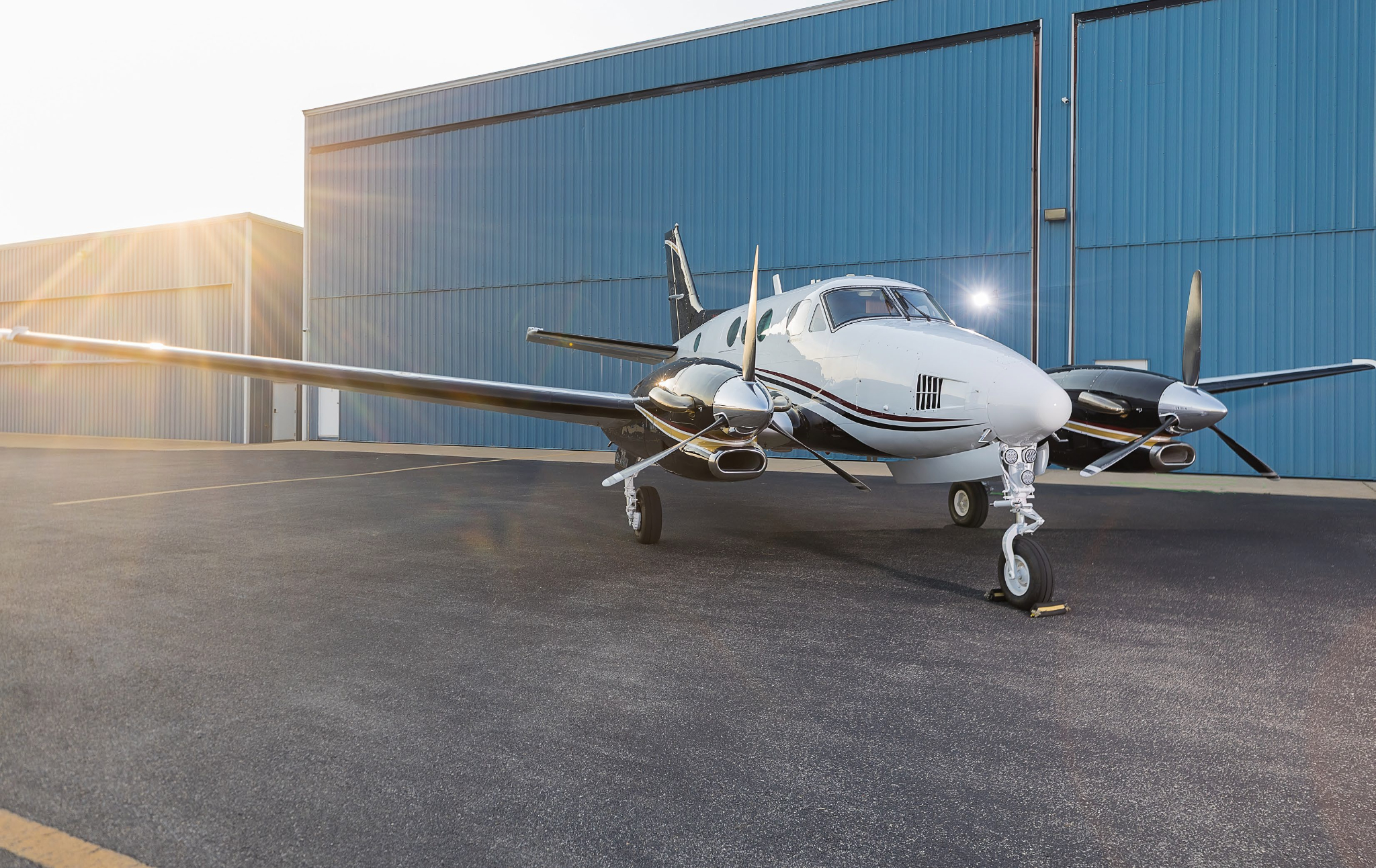 BEECHCRAFT KING AIR C90A photo 2