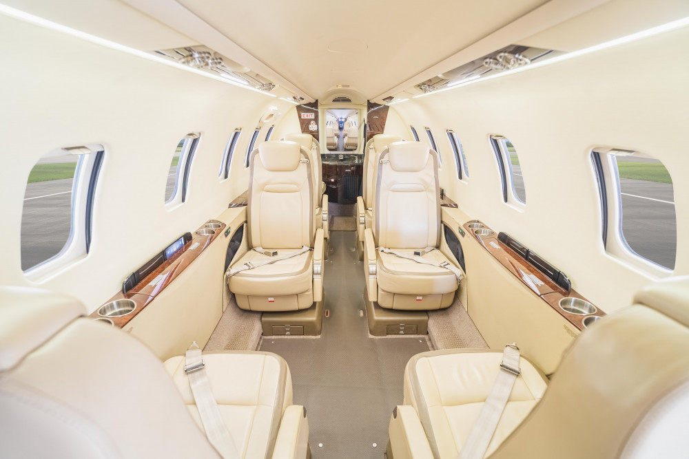 BOMBARDIER LEARJET 70 photo 2