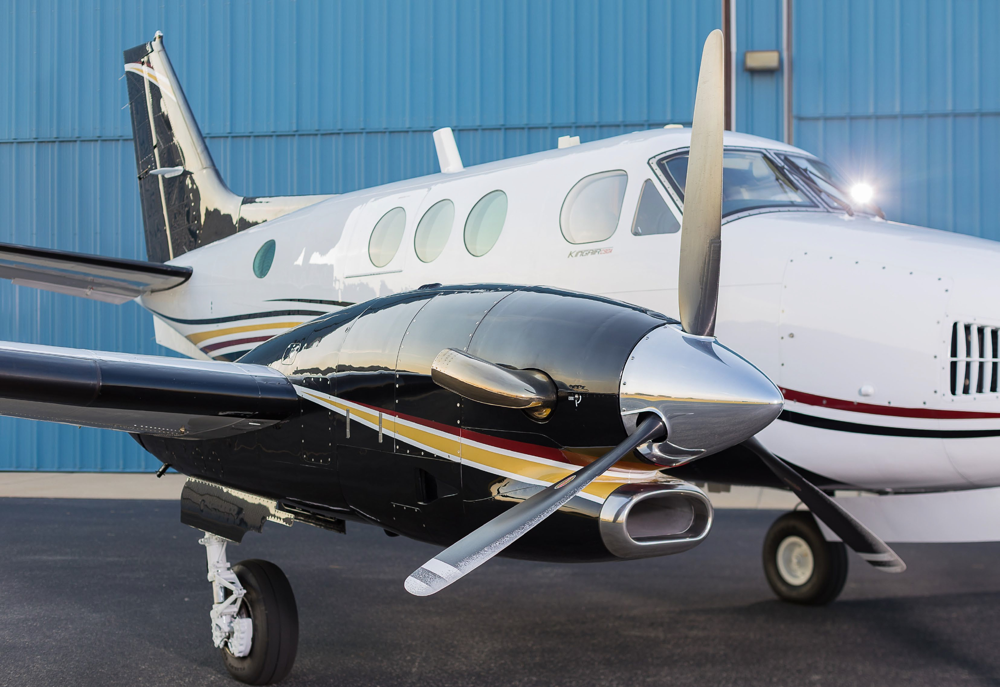 BEECHCRAFT KING AIR C90A photo 3