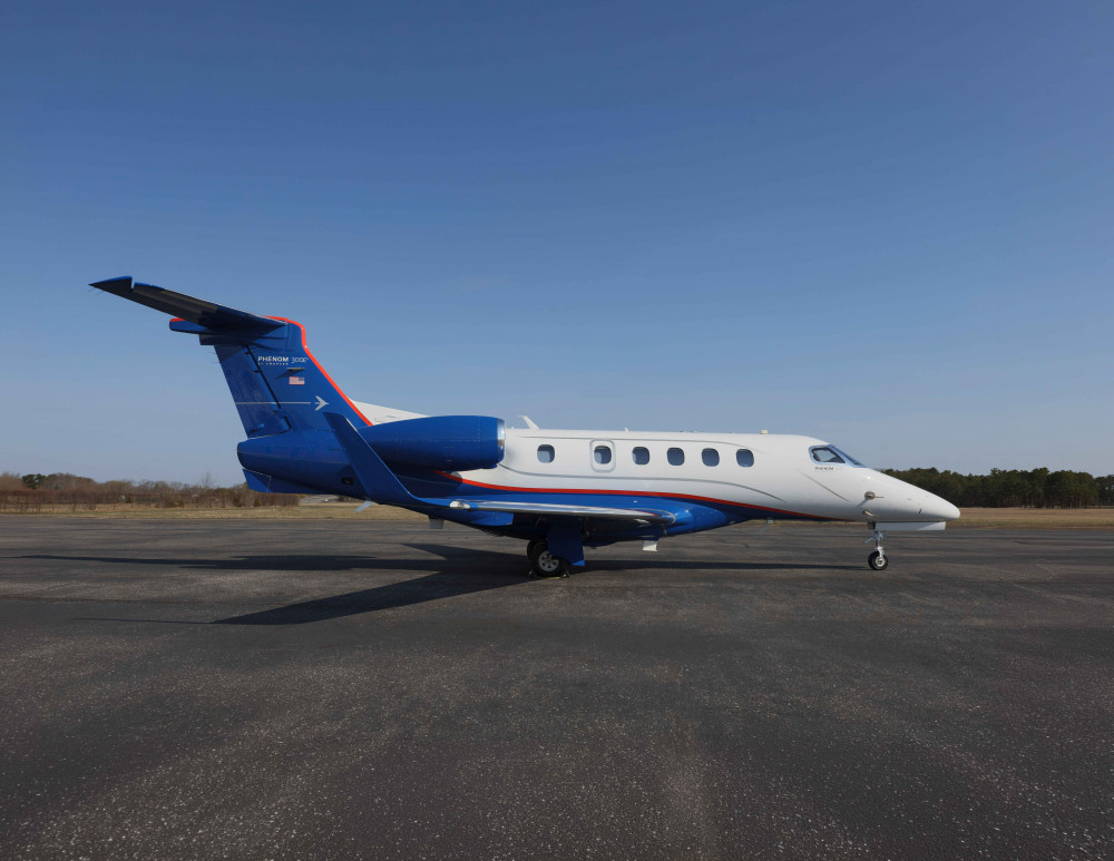 EMBRAER PHENOM 300E photo 3