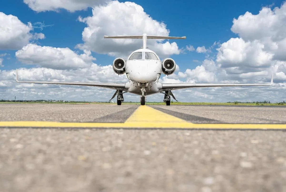 EMBRAER PHENOM 300 photo 2